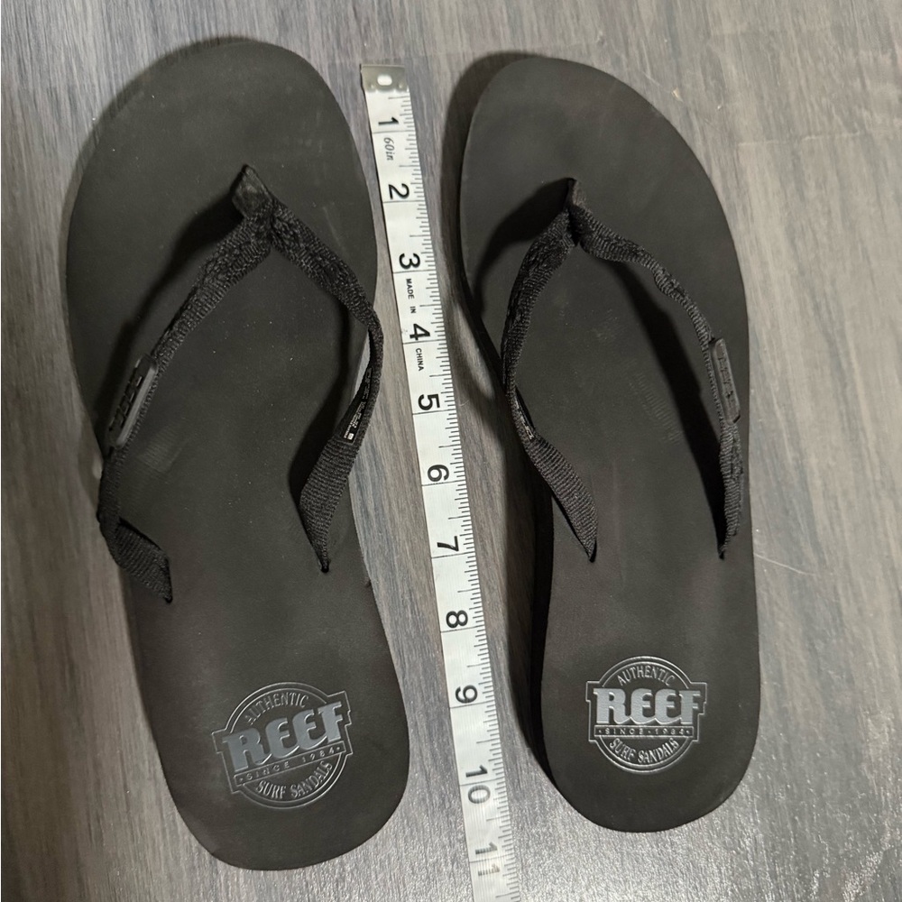 Reef Classic Black Sandals - Picture 2 of 4